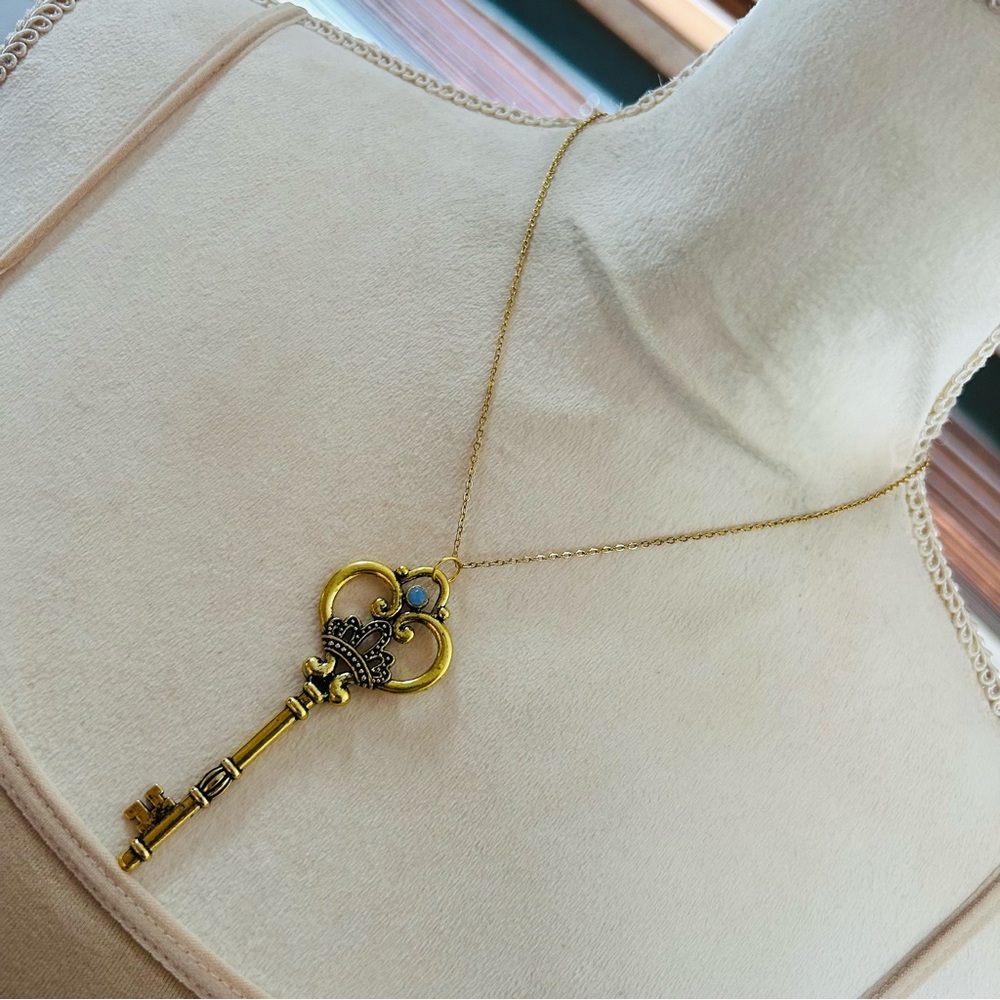 Vintage fancy crown faux opal gold skeleton key on chain necklace
